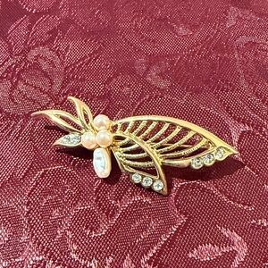 Elegant Gold Leaf Brooch with Pearls